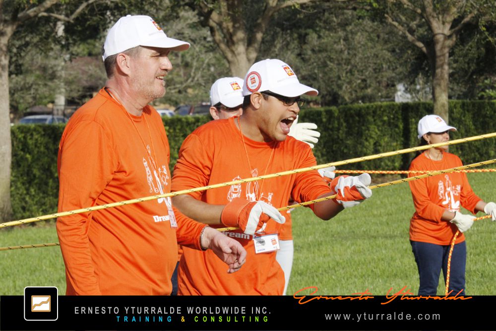 Team Building organizacional en Latinoamérica | Talleres outdoor para fortalecer la confianza, la colaboración y el liderazgo en equipos de trabajo